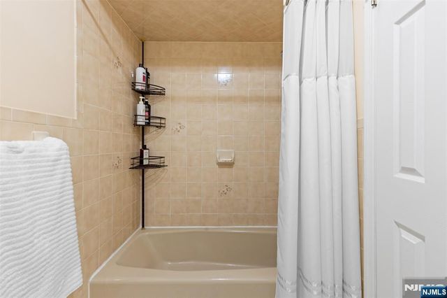 33 Ingraffia Drive, Elmwood Park, NJ 07407