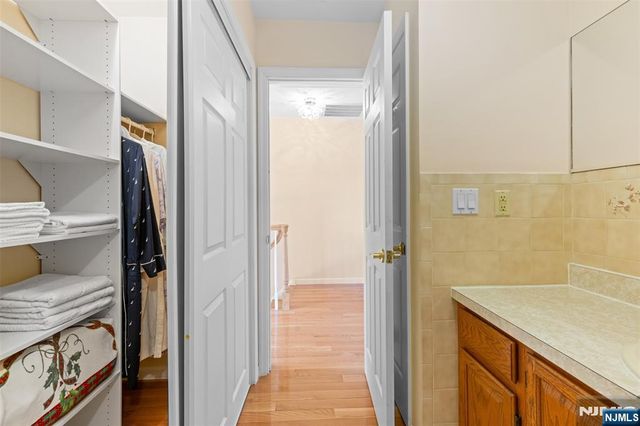 33 Ingraffia Drive, Elmwood Park, NJ 07407