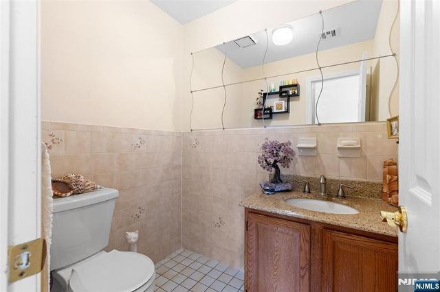 33 Ingraffia Drive, Elmwood Park, NJ 07407
