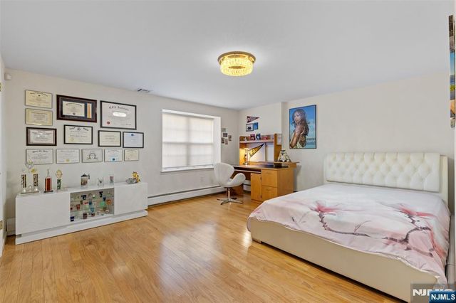 33 Ingraffia Drive, Elmwood Park, NJ 07407