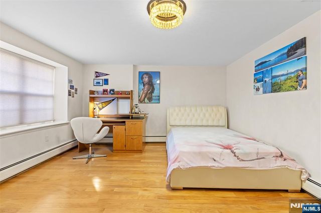 33 Ingraffia Drive, Elmwood Park, NJ 07407