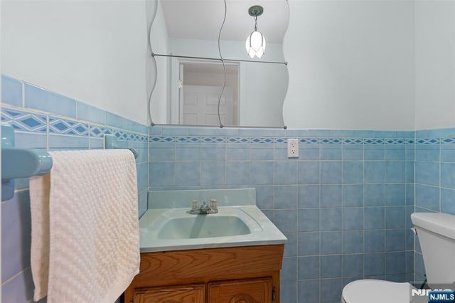 33 Ingraffia Drive, Elmwood Park, NJ 07407