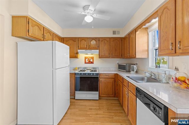 33 Ingraffia Drive, Elmwood Park, NJ 07407