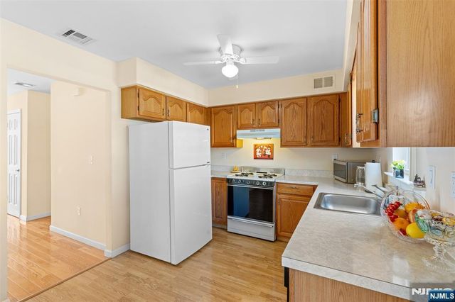 33 Ingraffia Drive, Elmwood Park, NJ 07407