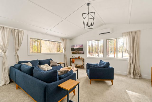 17376 Lively Lane, Bend, OR 97707