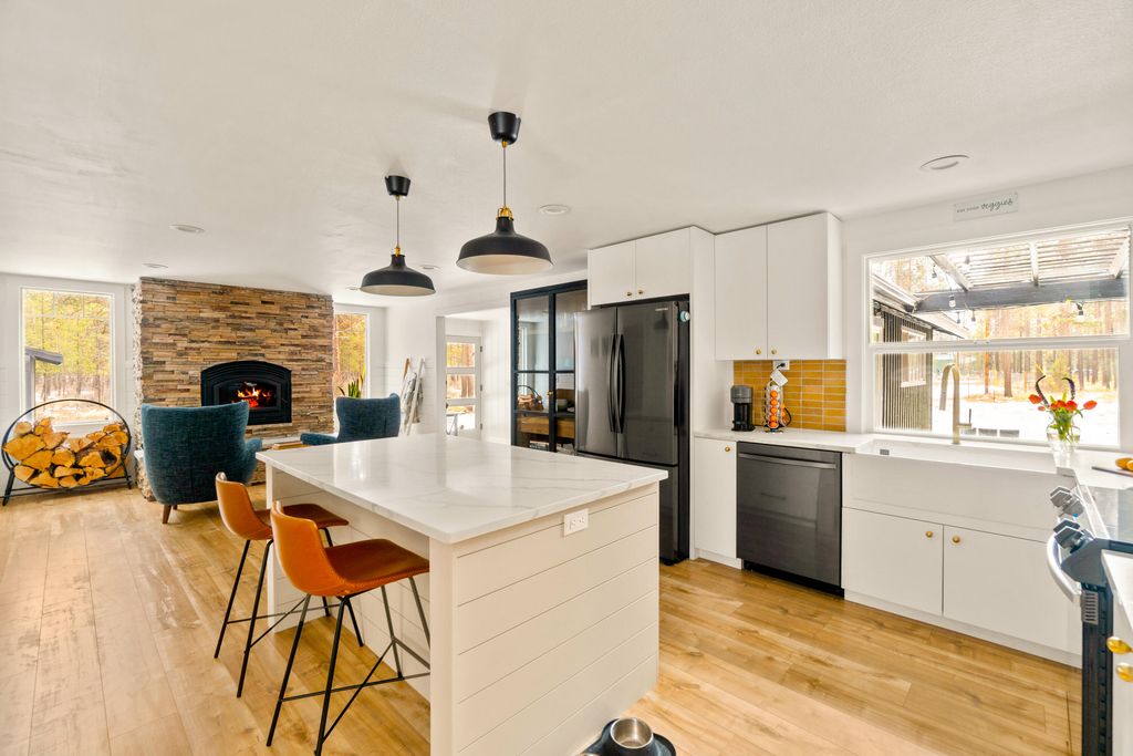 17376 Lively Lane, Bend, OR 97707