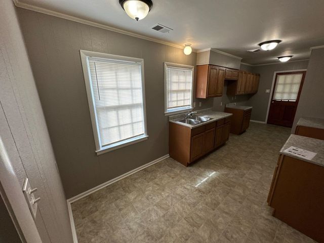 10 W MITCHELL RD, Memphis, TN 38109