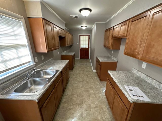 10 W MITCHELL RD, Memphis, TN 38109