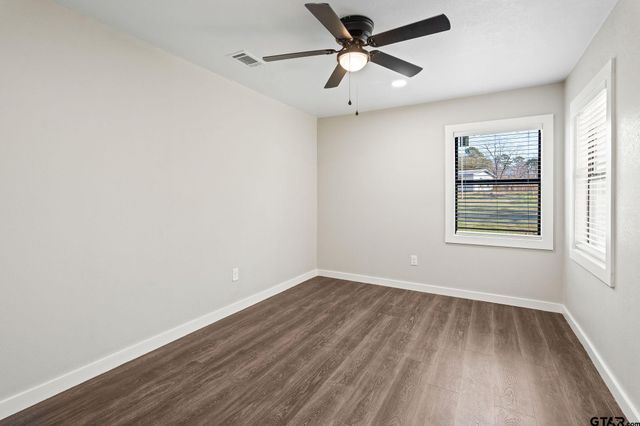 236 Alamo St, Lone Star, TX 75668