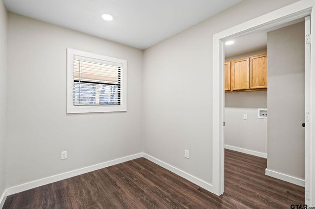 236 Alamo St, Lone Star, TX 75668