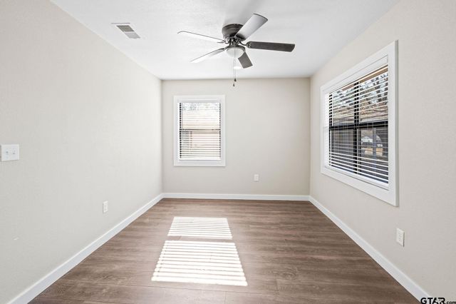 236 Alamo St, Lone Star, TX 75668