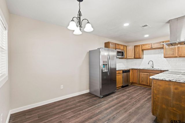 236 Alamo St, Lone Star, TX 75668