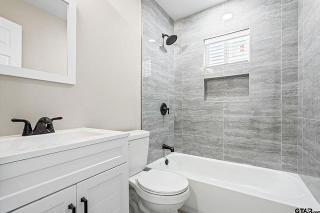 236 Alamo St, Lone Star, TX 75668