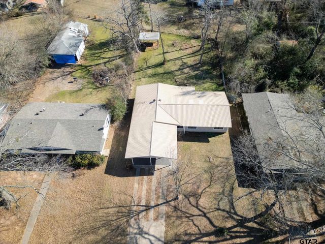 236 Alamo St, Lone Star, TX 75668