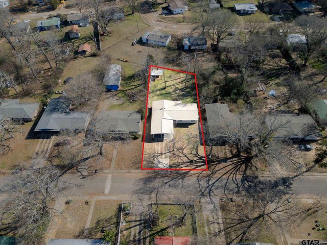 236 Alamo St, Lone Star, TX 75668