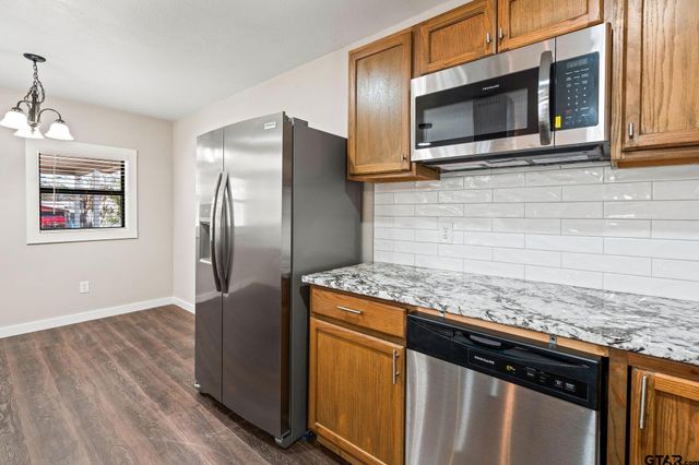 236 Alamo St, Lone Star, TX 75668