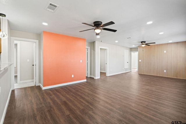 236 Alamo St, Lone Star, TX 75668