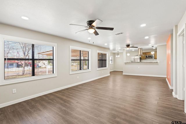 236 Alamo St, Lone Star, TX 75668