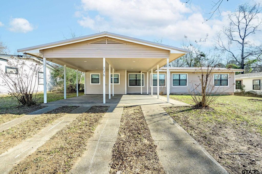 236 Alamo St, Lone Star, TX 75668