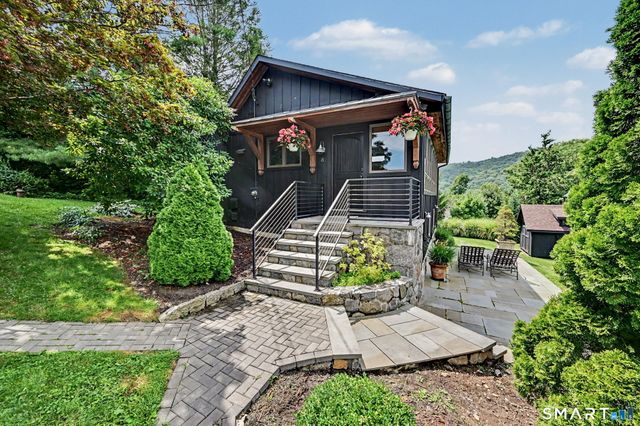 8 Sunset Trail, New Fairfield, CT 06812
