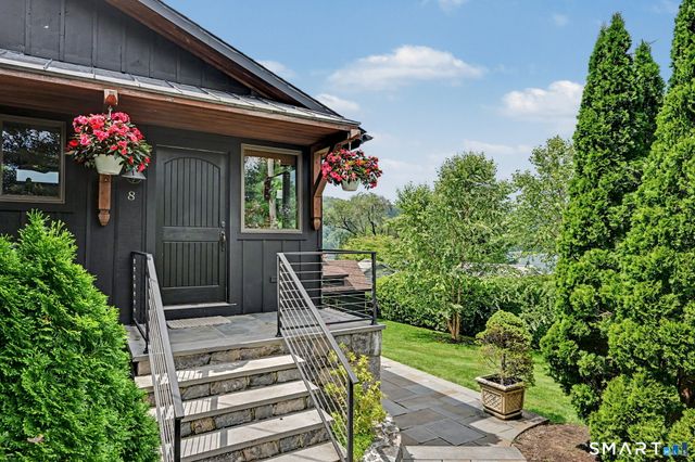 8 Sunset Trail, New Fairfield, CT 06812