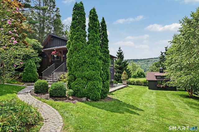 8 Sunset Trail, New Fairfield, CT 06812