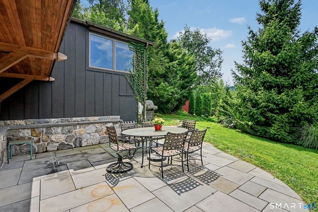 8 Sunset Trail, New Fairfield, CT 06812