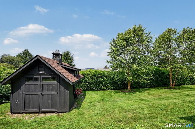 8 Sunset Trail, New Fairfield, CT 06812