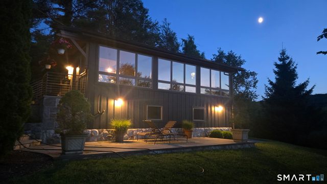 8 Sunset Trail, New Fairfield, CT 06812