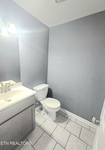 1206 W Parkway Ave, Knoxville, TN 37912