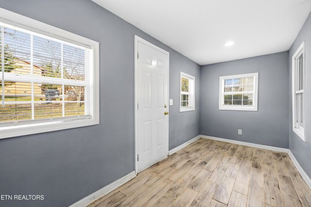 1206 W Parkway Ave, Knoxville, TN 37912