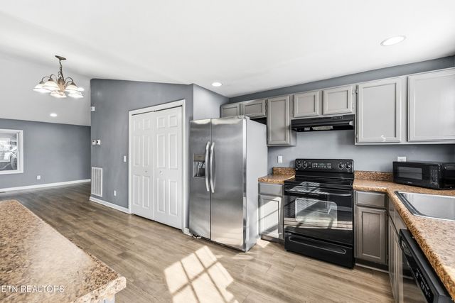 1206 W Parkway Ave, Knoxville, TN 37912