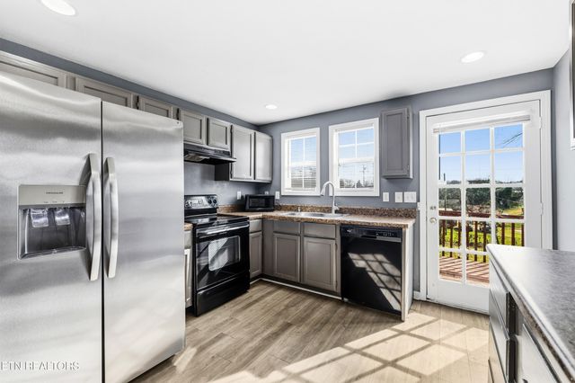 1206 W Parkway Ave, Knoxville, TN 37912