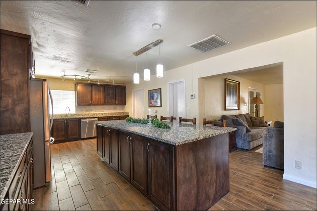 5117 CAMINO DE LA VISTA Drive, El Paso, TX 79932