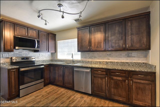 5117 CAMINO DE LA VISTA Drive, El Paso, TX 79932