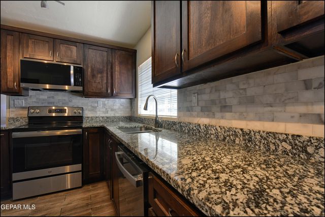 5117 CAMINO DE LA VISTA Drive, El Paso, TX 79932