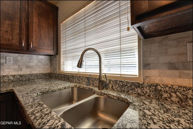 5117 CAMINO DE LA VISTA Drive, El Paso, TX 79932