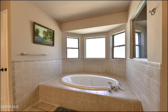 5117 CAMINO DE LA VISTA Drive, El Paso, TX 79932