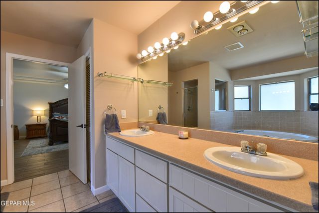 5117 CAMINO DE LA VISTA Drive, El Paso, TX 79932