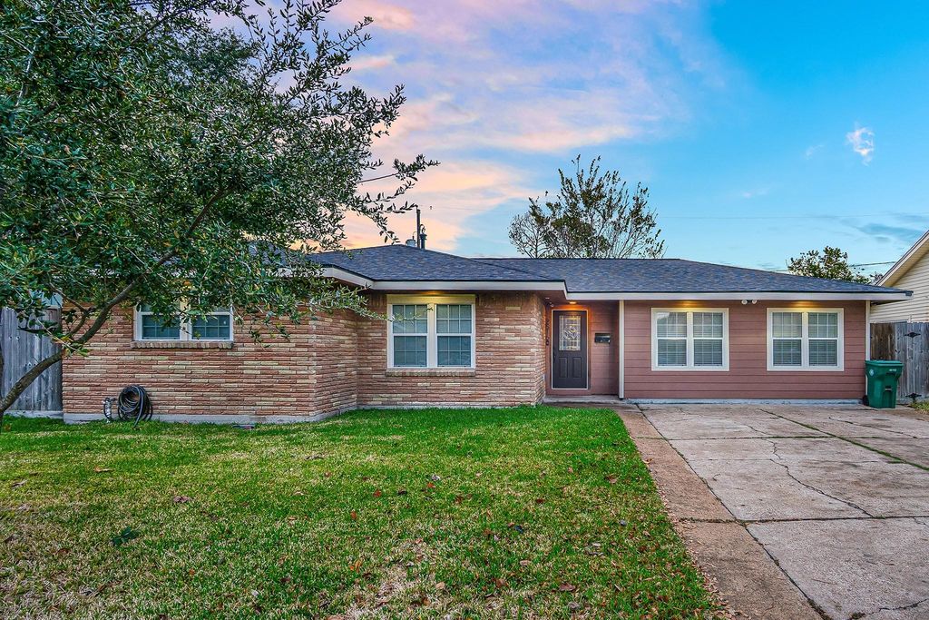 2516 Blueberry Lane, Pasadena, TX 77502