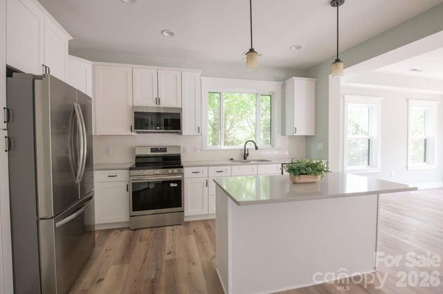 45 Gash Cove Road, Hendersonville, NC 28791