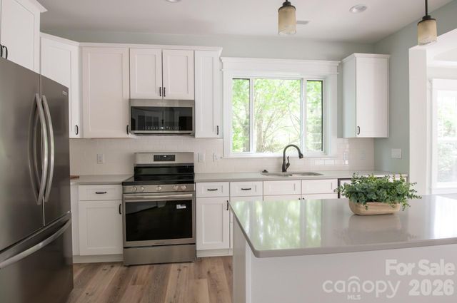 45 Gash Cove Road, Hendersonville, NC 28791