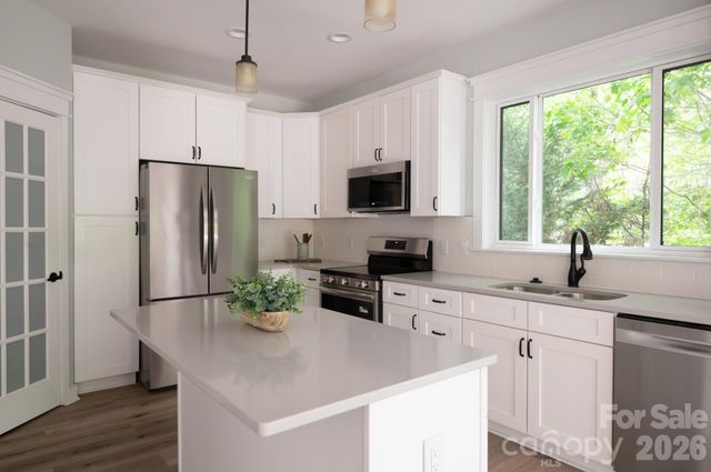 45 Gash Cove Road, Hendersonville, NC 28791