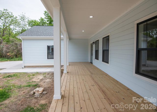 45 Gash Cove Road, Hendersonville, NC 28791