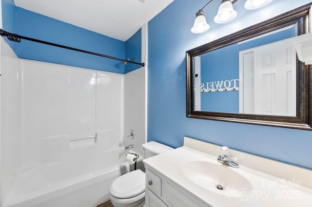 11001 Gladewater Drive, Matthews, NC 28105