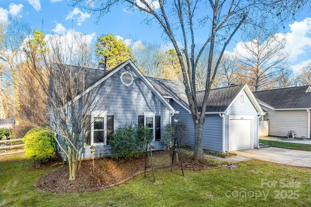 11001 Gladewater Drive, Matthews, NC 28105