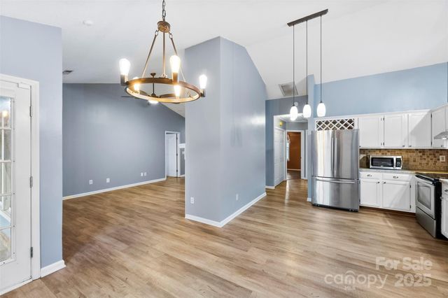 11001 Gladewater Drive, Matthews, NC 28105