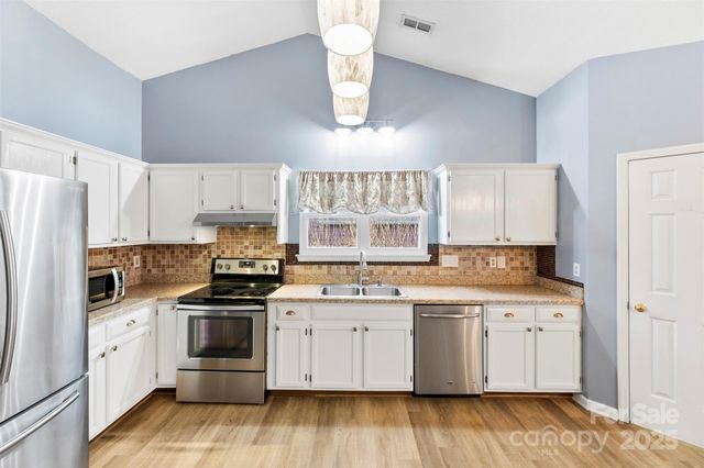 11001 Gladewater Drive, Matthews, NC 28105