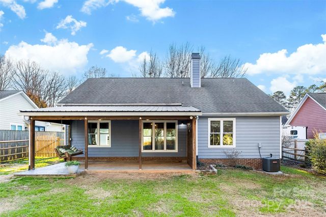 11001 Gladewater Drive, Matthews, NC 28105