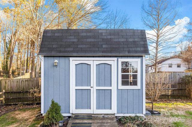 11001 Gladewater Drive, Matthews, NC 28105